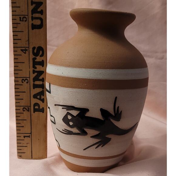Terracotta Hand Painted Vase with Lizard Motif South West - Picture 9 of 12